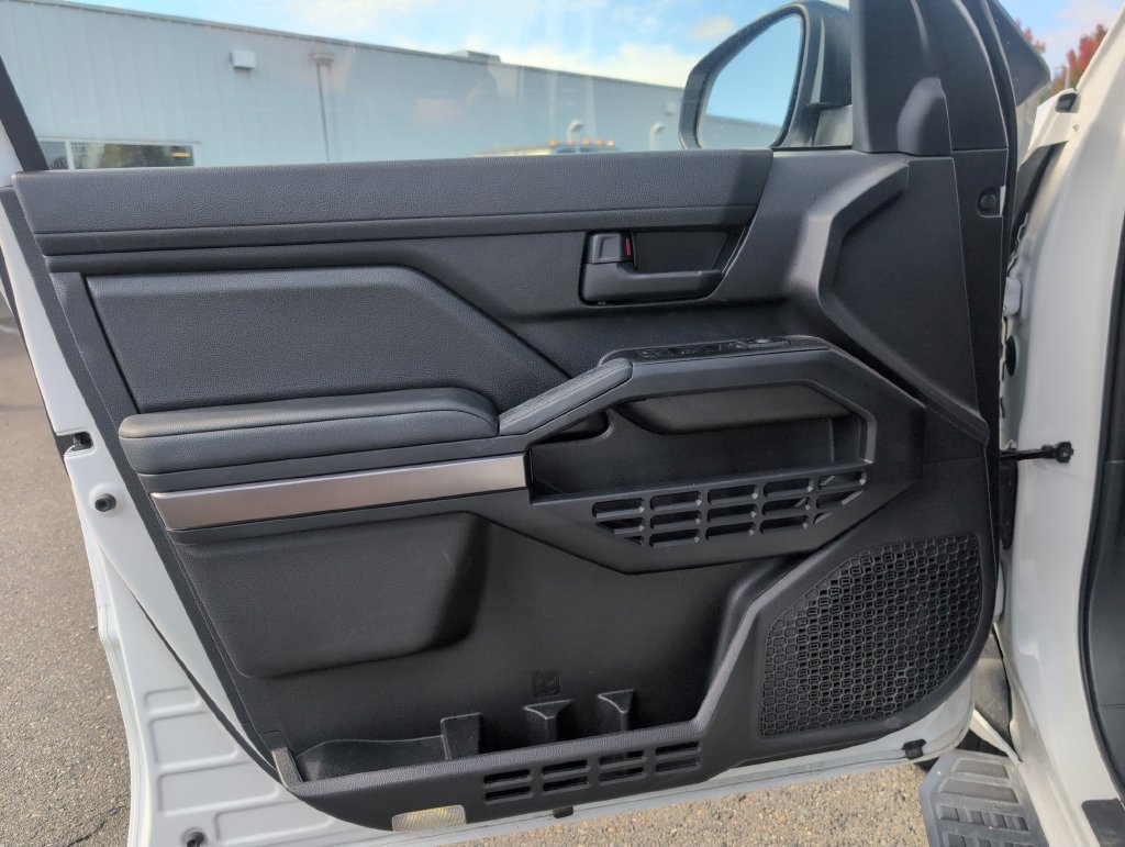 Used 2025 Toyota 4Runner SR5 AWD/4WD image 17