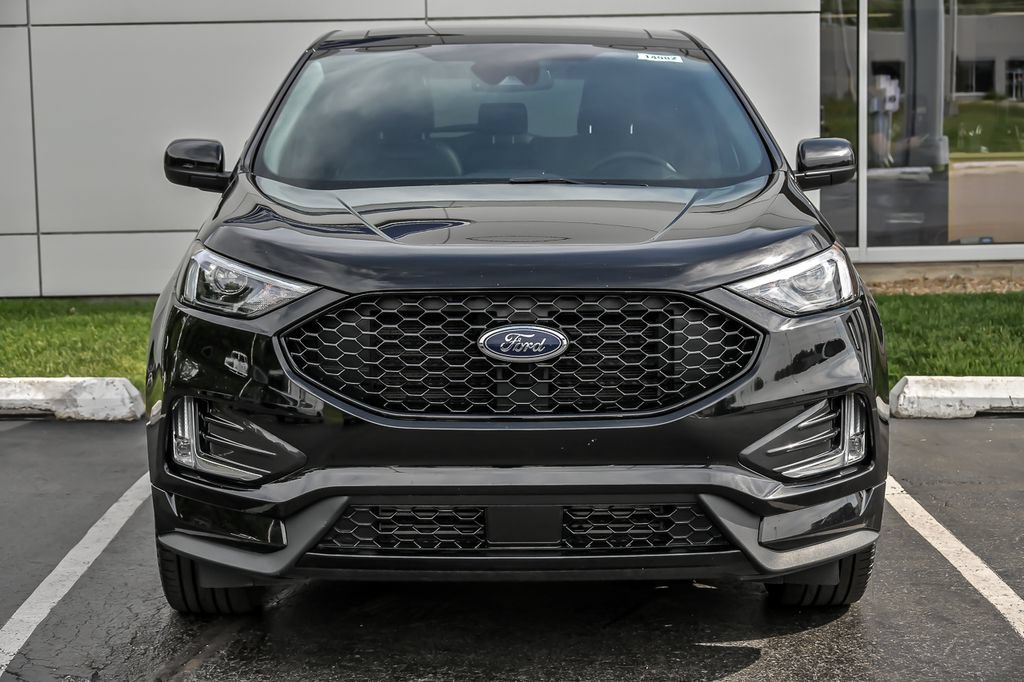 Certified 2023 Ford Edge ST-Line w/ Class II Trailer Tow Package AWD/4WD image 4