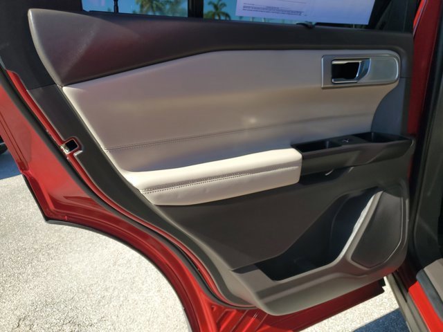 Certified 2020 Ford Explorer Platinum w/ Premium Technology Package image 17