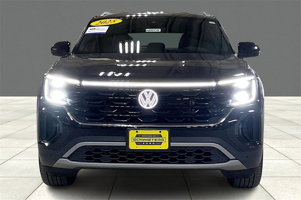 Used 2025 Volkswagen Atlas Cross Sport SE image 3