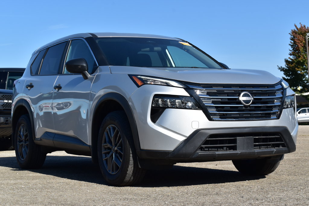 Used 2024 Nissan Rogue S AWD/4WD image 3