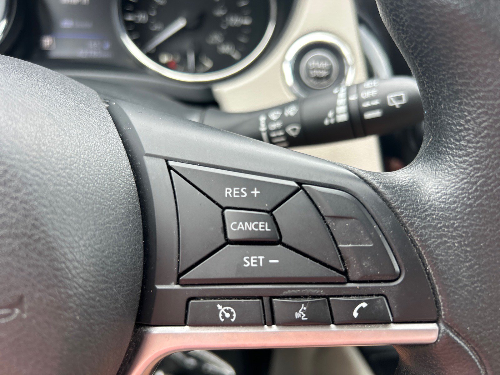 Used 2020 Nissan Rogue Sport SV AWD/4WD image 23