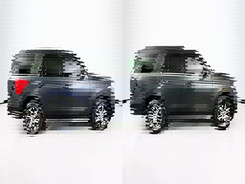 Certified 2022 Ford Expedition XLT image 6