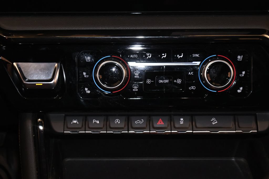 Used 2024 GMC Sierra 1500 AT4 w/ Technology Package AWD/4WD image 35