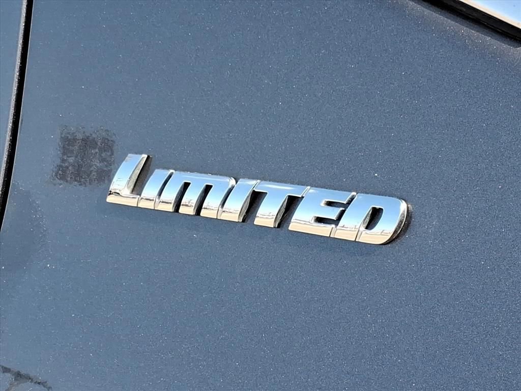 Used 2022 Toyota Tundra Limited w/ Power Package image 6