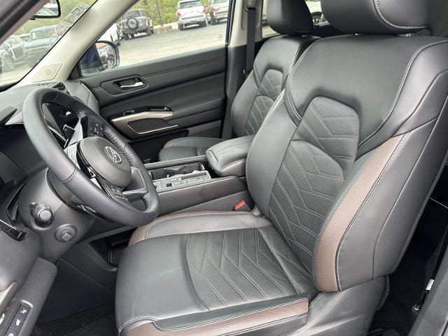 Used 2025 Nissan Pathfinder Platinum w/ Cargo Package FWD image 16