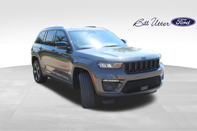 Used 2023 Jeep Grand Cherokee Limited w/ Black Appearance Package RWD image 3