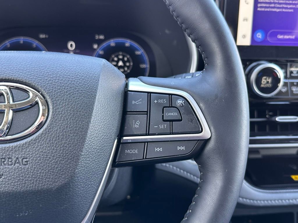 Used 2024 Toyota Highlander Limited AWD/4WD image 29