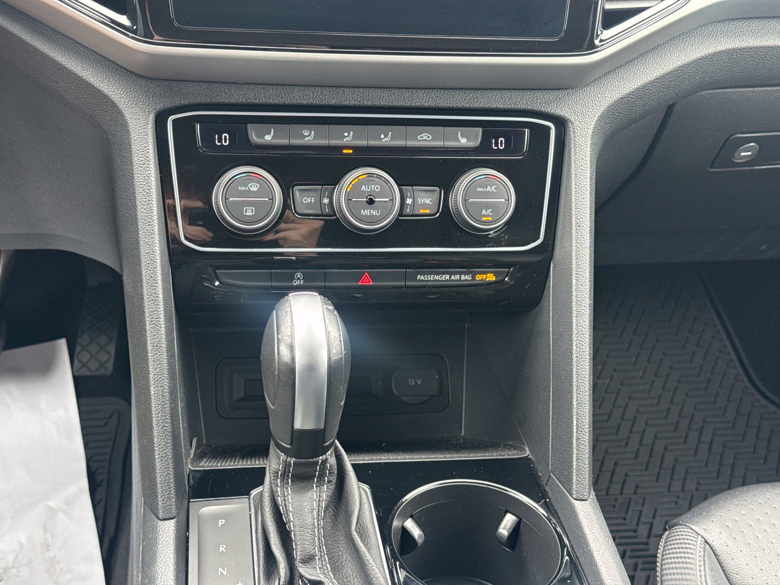 Used 2022 Volkswagen Atlas Cross Sport SE FWD image 27