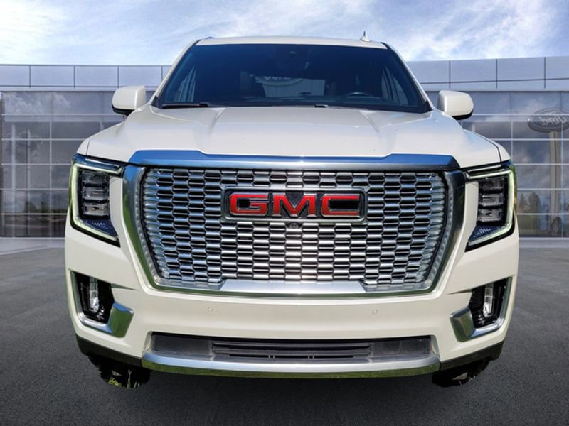 Used 2023 GMC Yukon Denali w/ Denali Reserve Package image 8