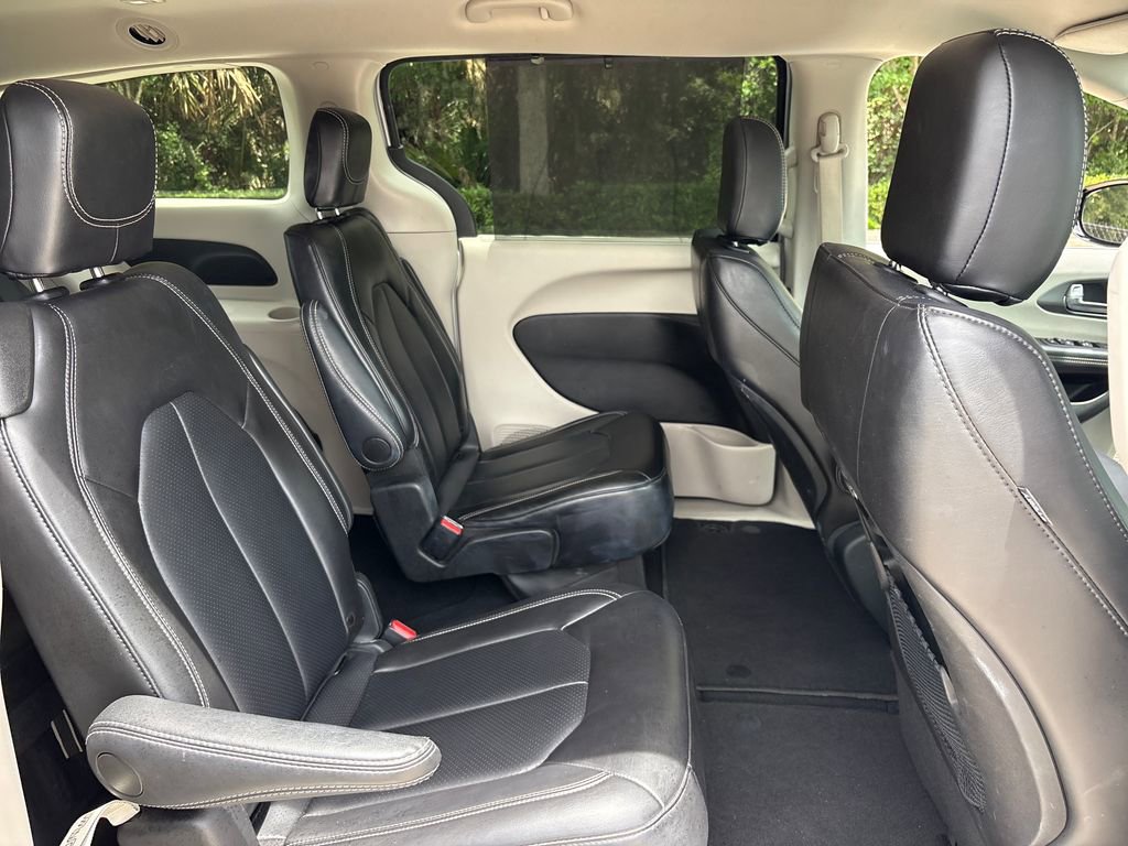Used 2024 Chrysler Pacifica Touring-L FWD image 29