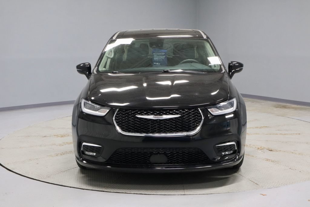 Used 2024 Chrysler Pacifica Touring-L FWD image 7