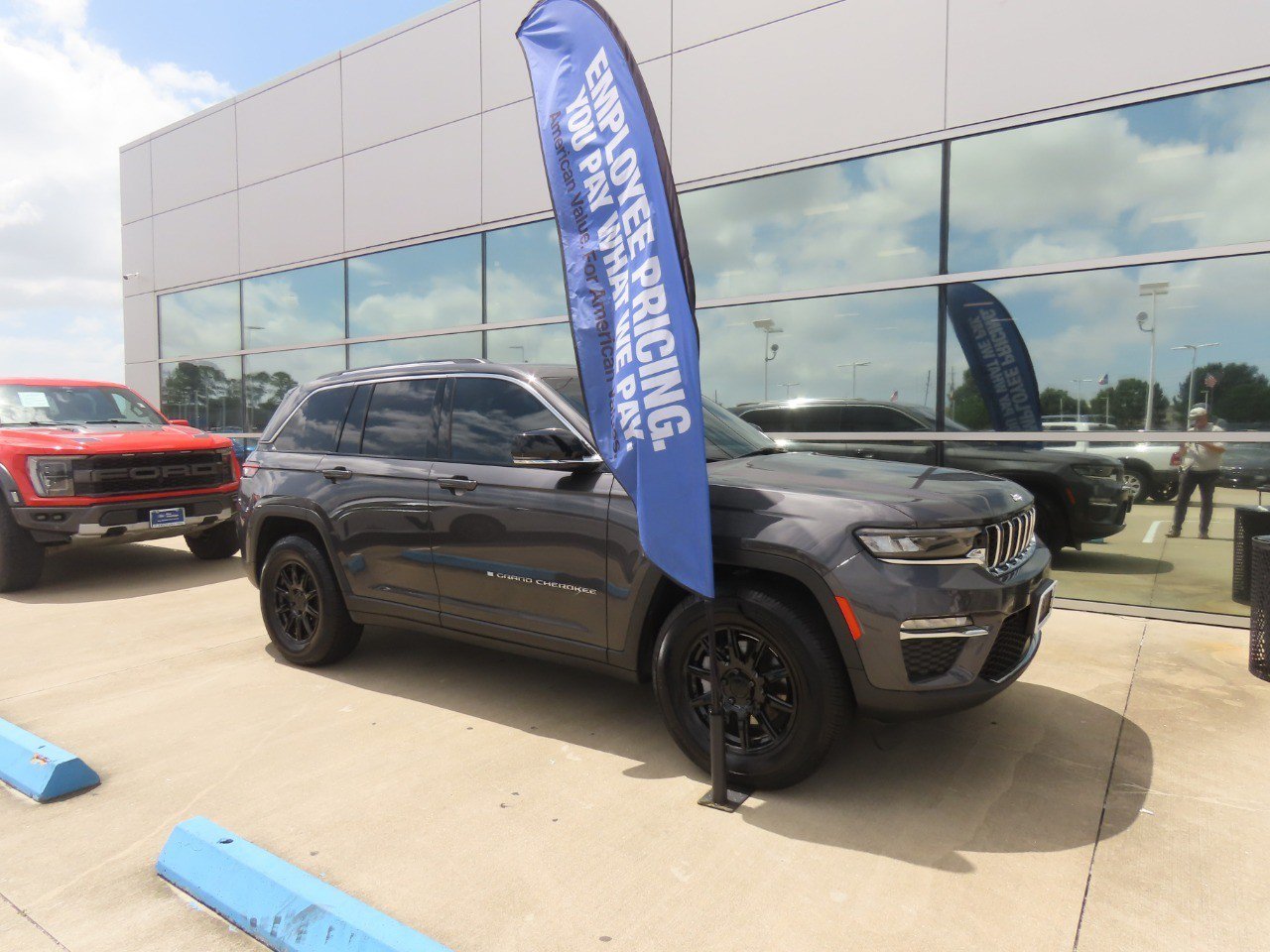 Used 2024 Jeep Grand Cherokee Limited AWD/4WD image 7
