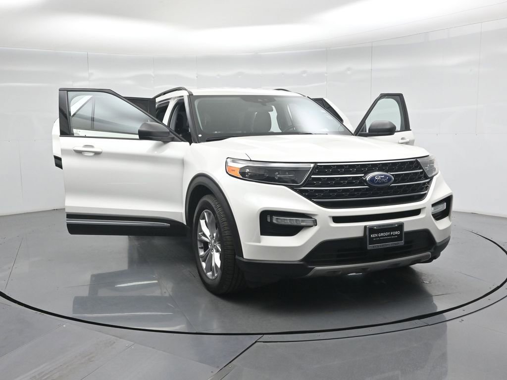 Certified 2021 Ford Explorer XLT w/ Equipment Group 202A RWD image 32