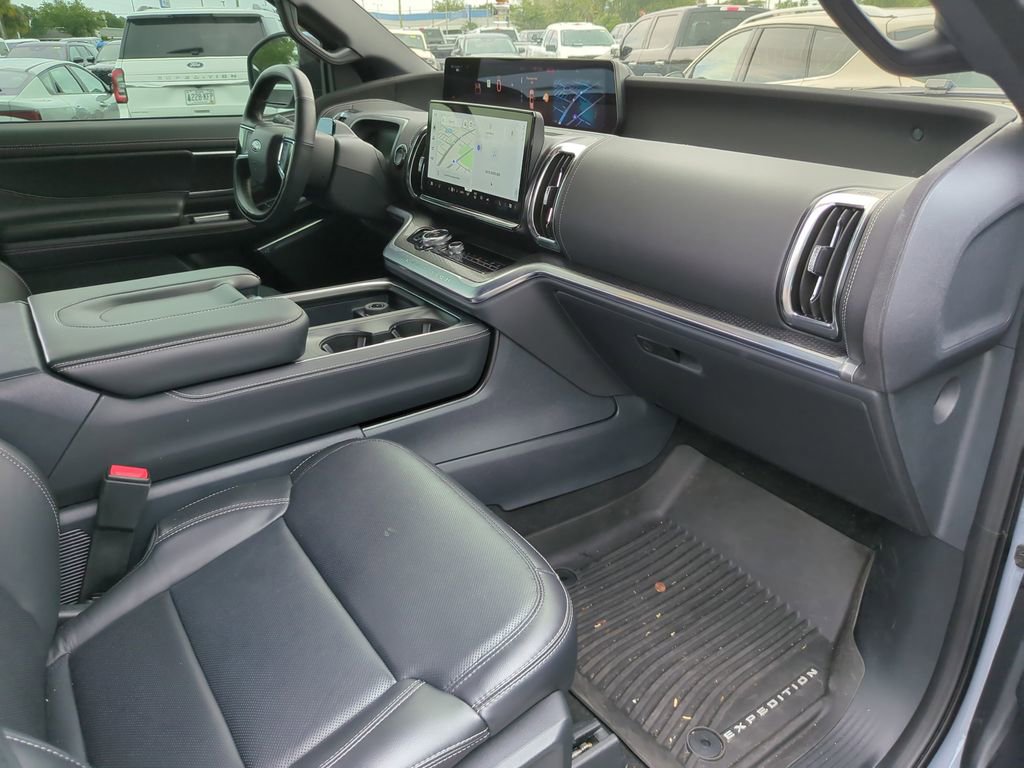 Certified 2025 Ford Expedition Platinum w/ Stealth Performance Package AWD/4WD image 15