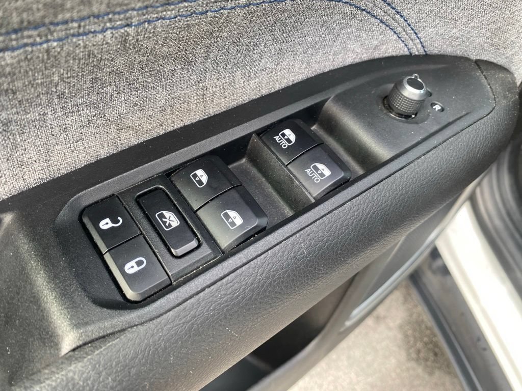 Used 2024 Jeep Compass Latitude AWD/4WD image 11