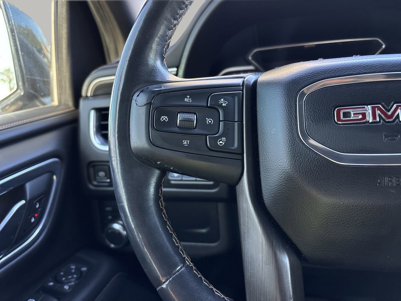 Used 2021 GMC Yukon XL AT4 w/ Technology Package image 35