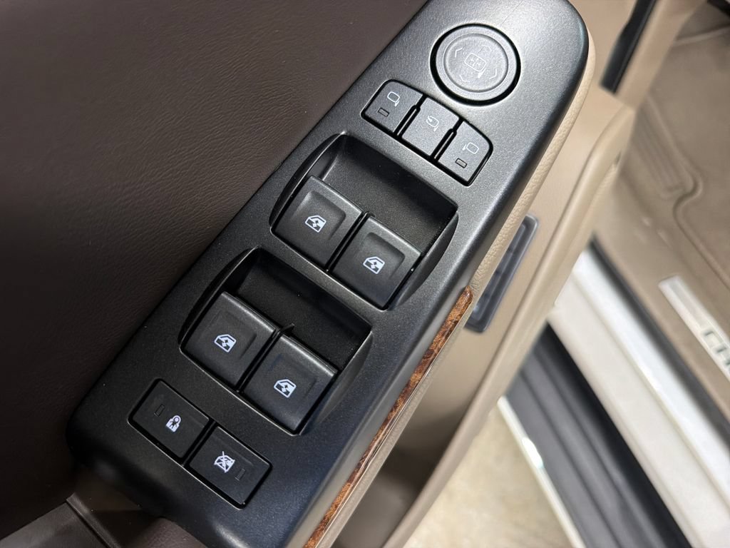 Used 2020 Chevrolet Tahoe Premier RWD image 18