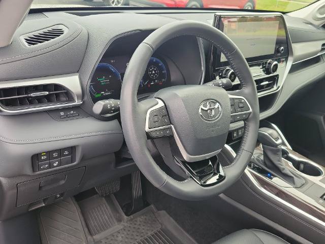 Used 2025 Toyota Highlander Platinum AWD/4WD image 11