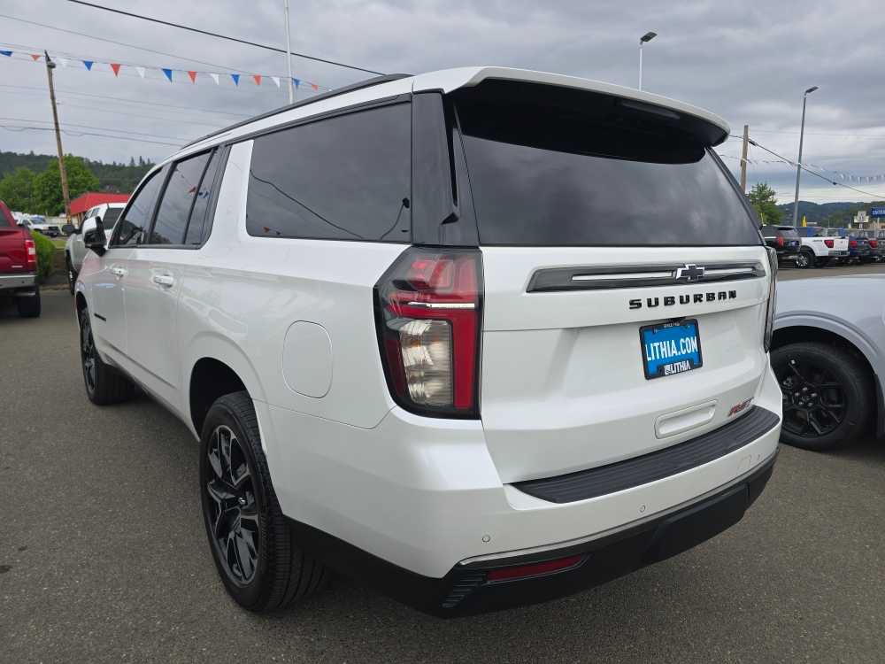 Used 2022 Chevrolet Suburban RST w/ Luxury Package AWD/4WD image 3