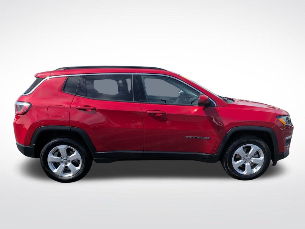 Used 2019 Jeep Compass Latitude w/ Popular Equipment Group AWD/4WD image 9
