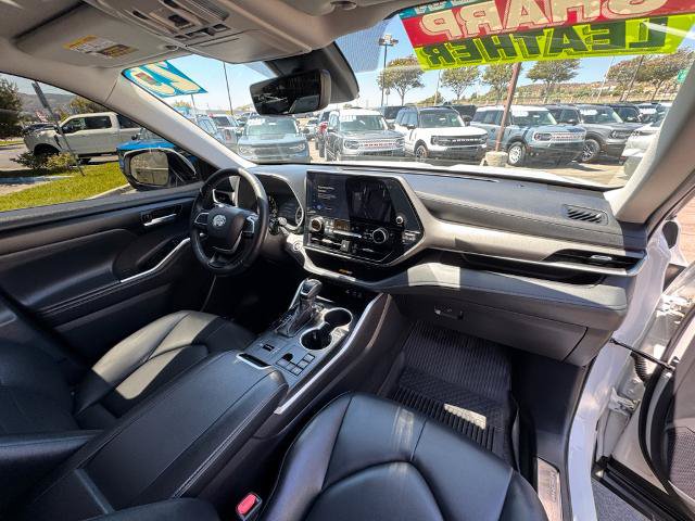 Used 2025 Toyota Highlander XLE FWD image 32