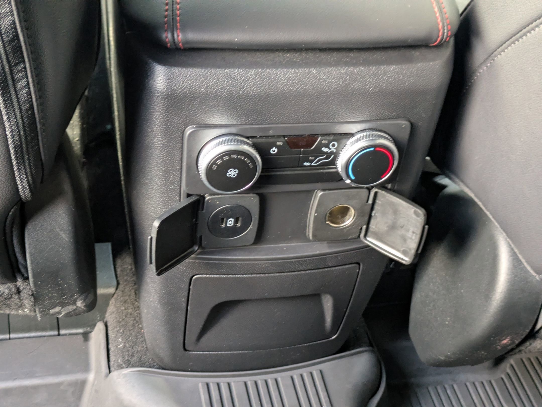 Certified 2024 Ford Explorer ST-Line w/ Class IV Trailer Tow Package image 31