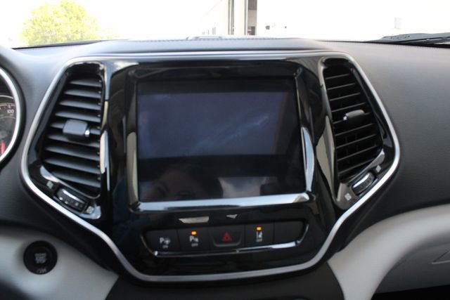 Used 2021 Jeep Cherokee Limited AWD/4WD image 16
