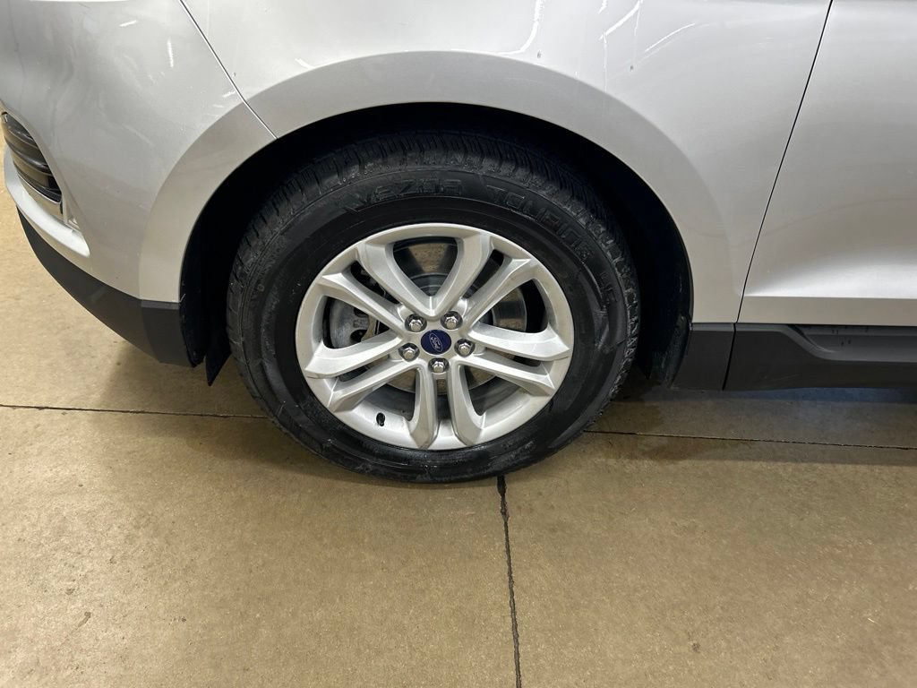 Certified 2019 Ford Edge SEL w/ Cold Weather Package AWD/4WD image 30