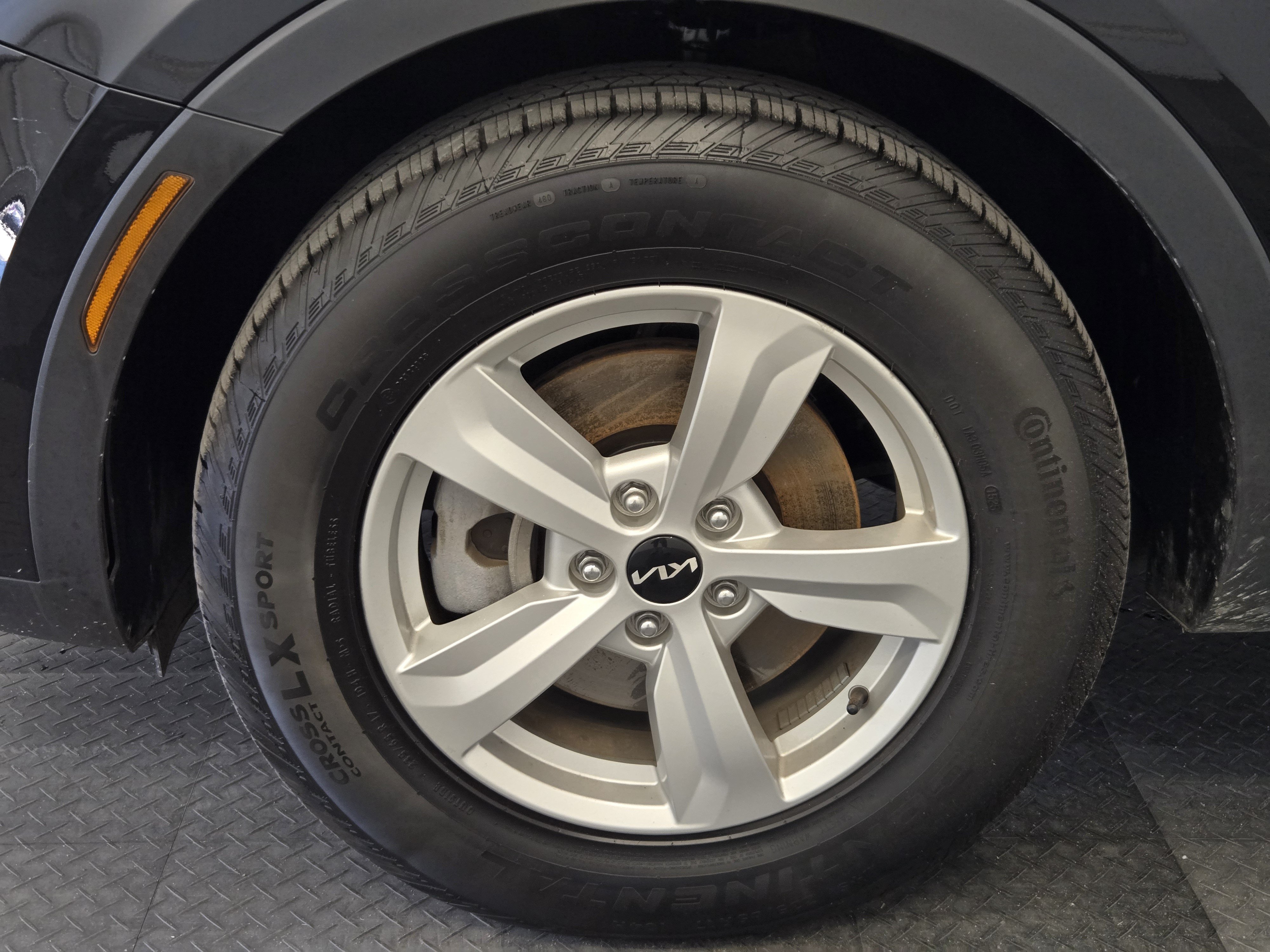 Used 2025 Kia Sorento LX FWD image 10