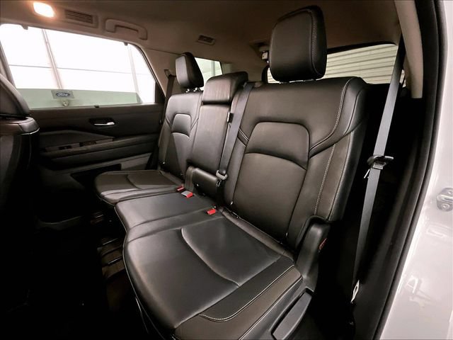 Used 2023 Nissan Pathfinder SL w/ Black Appearance Package AWD/4WD image 25