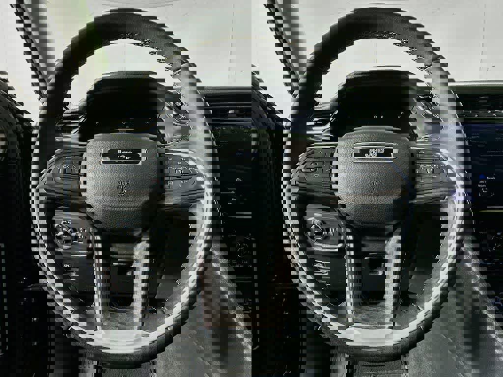 Used 2022 Jeep Grand Cherokee L Limited image 18