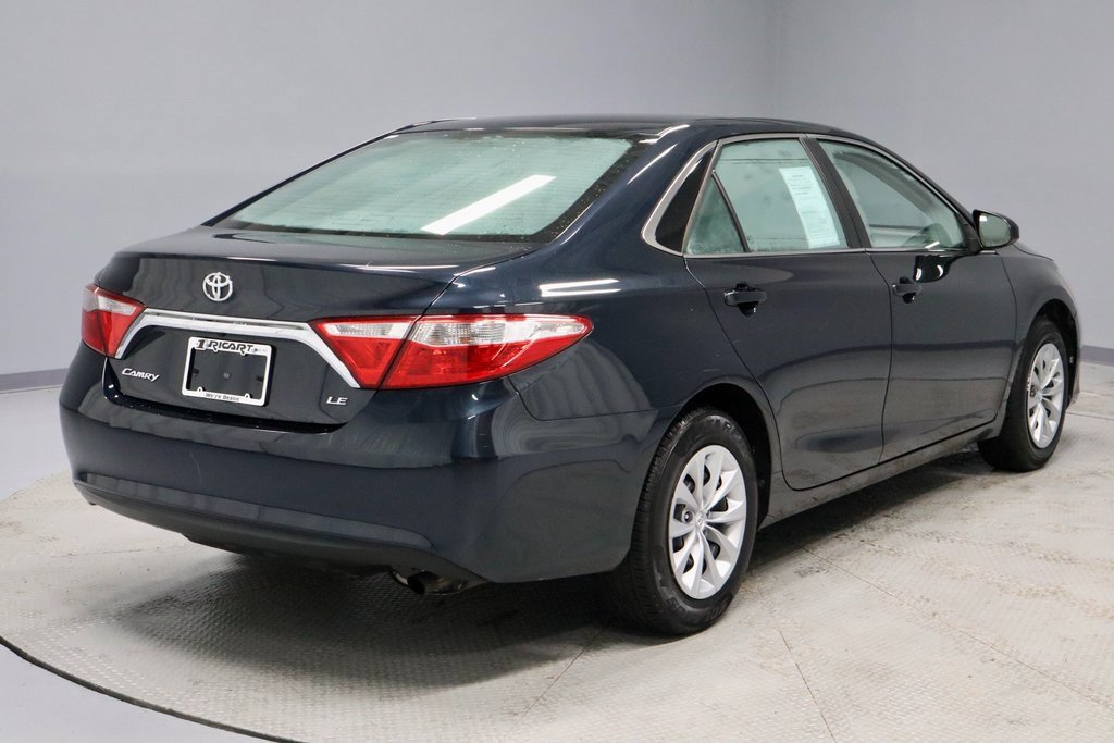 Used 2017 Toyota Camry LE image 5