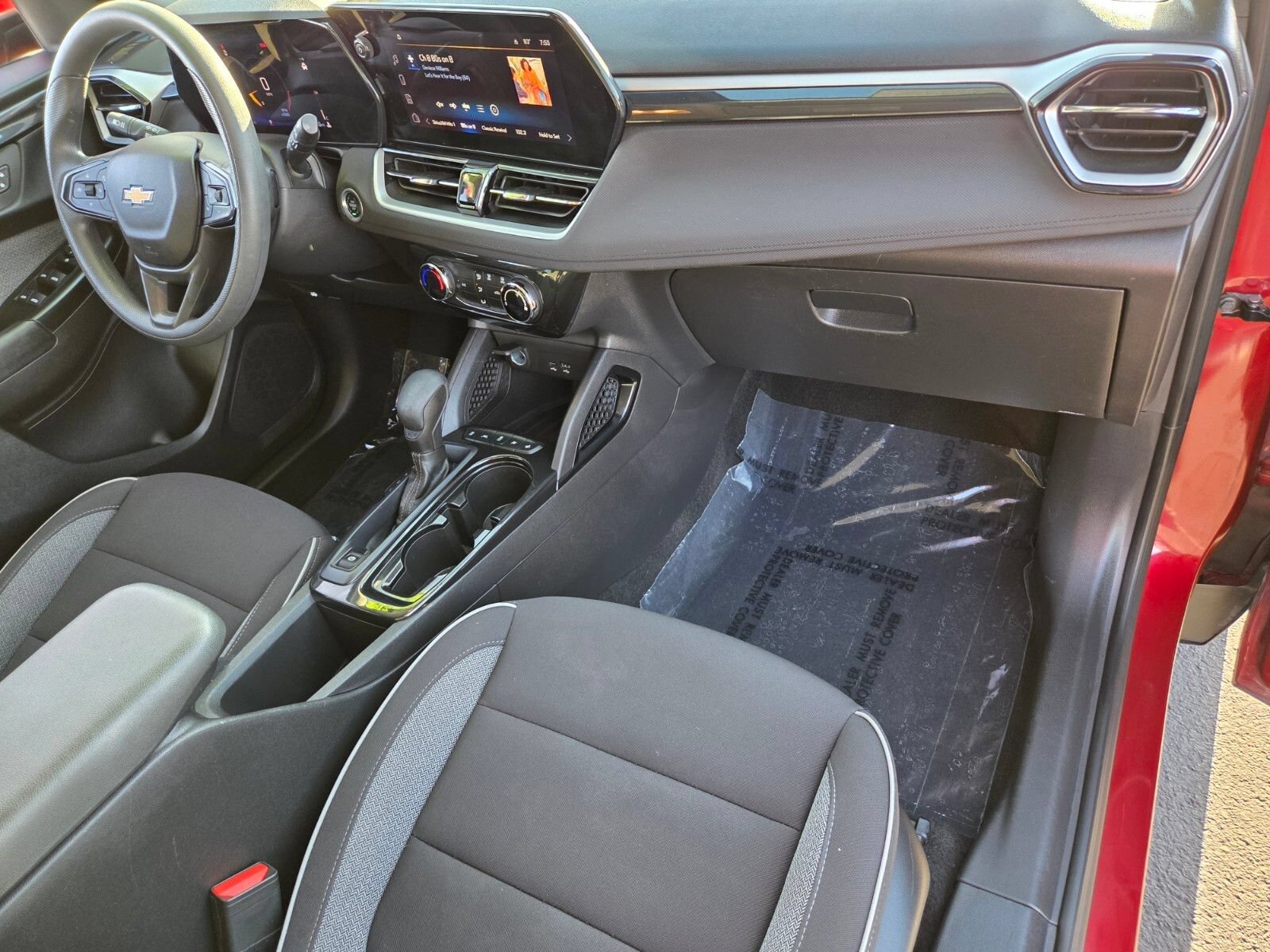 Used 2025 Chevrolet TrailBlazer LT FWD image 16
