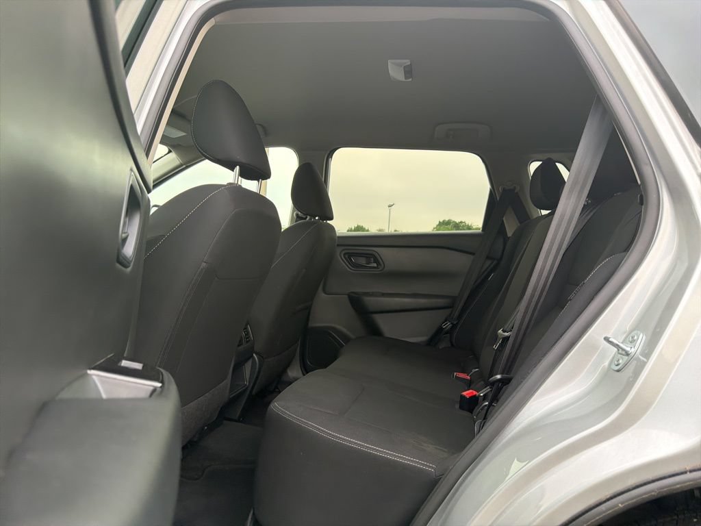 Used 2024 Nissan Rogue S FWD image 19