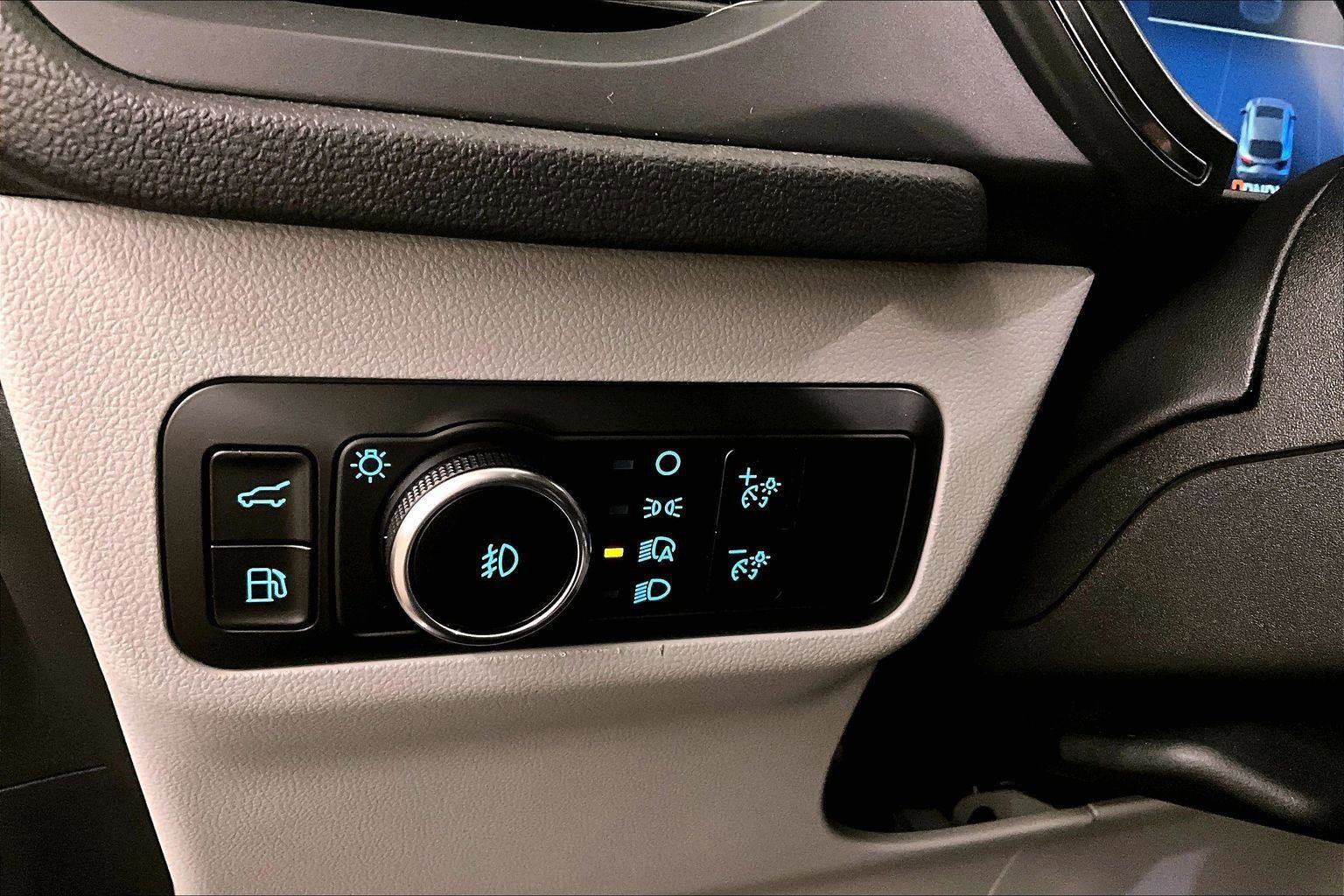 Certified 2025 Ford Escape SE w/ PHEV Premium Package image 30