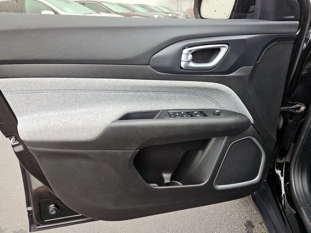 Used 2024 Jeep Compass Latitude image 26