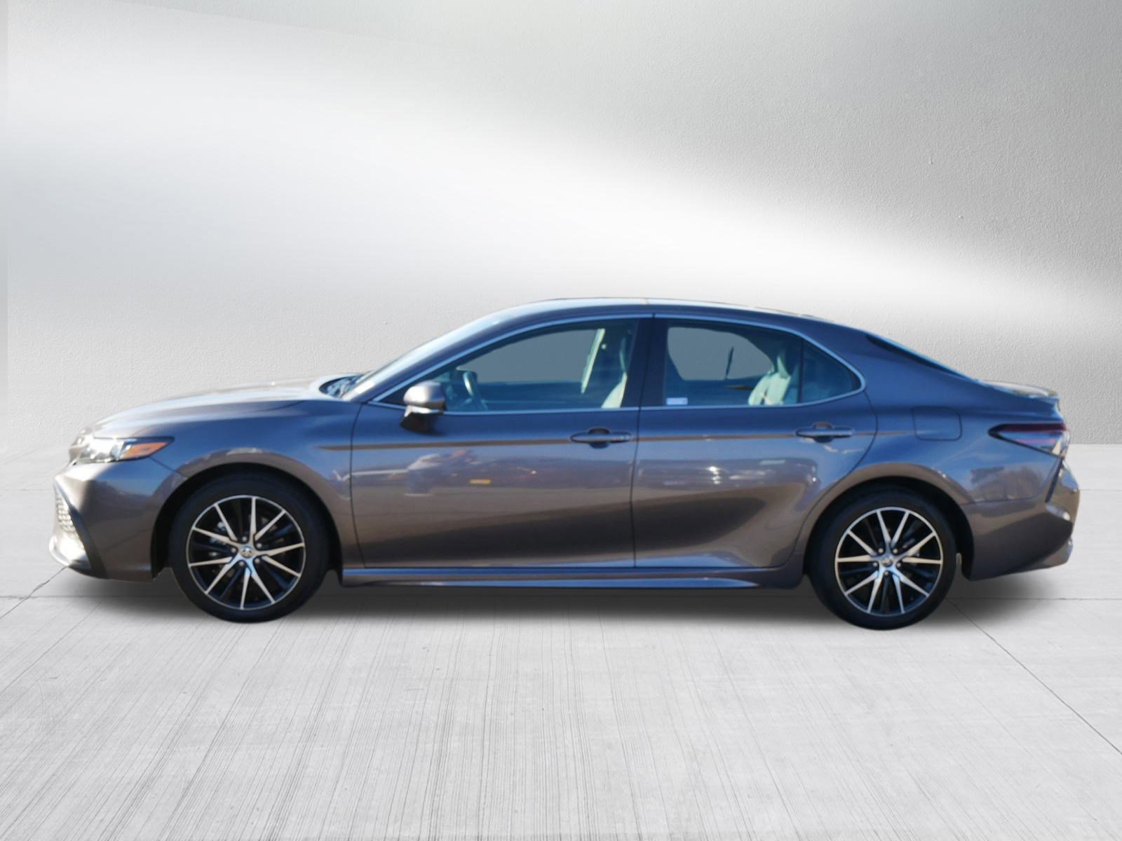 Used 2023 Toyota Camry SE video 2