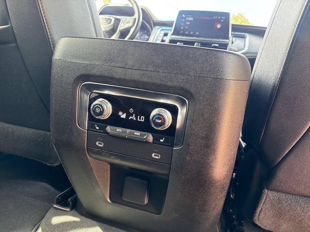 Used 2023 GMC Yukon SLT w/ SLT Luxury Package AWD/4WD image 32