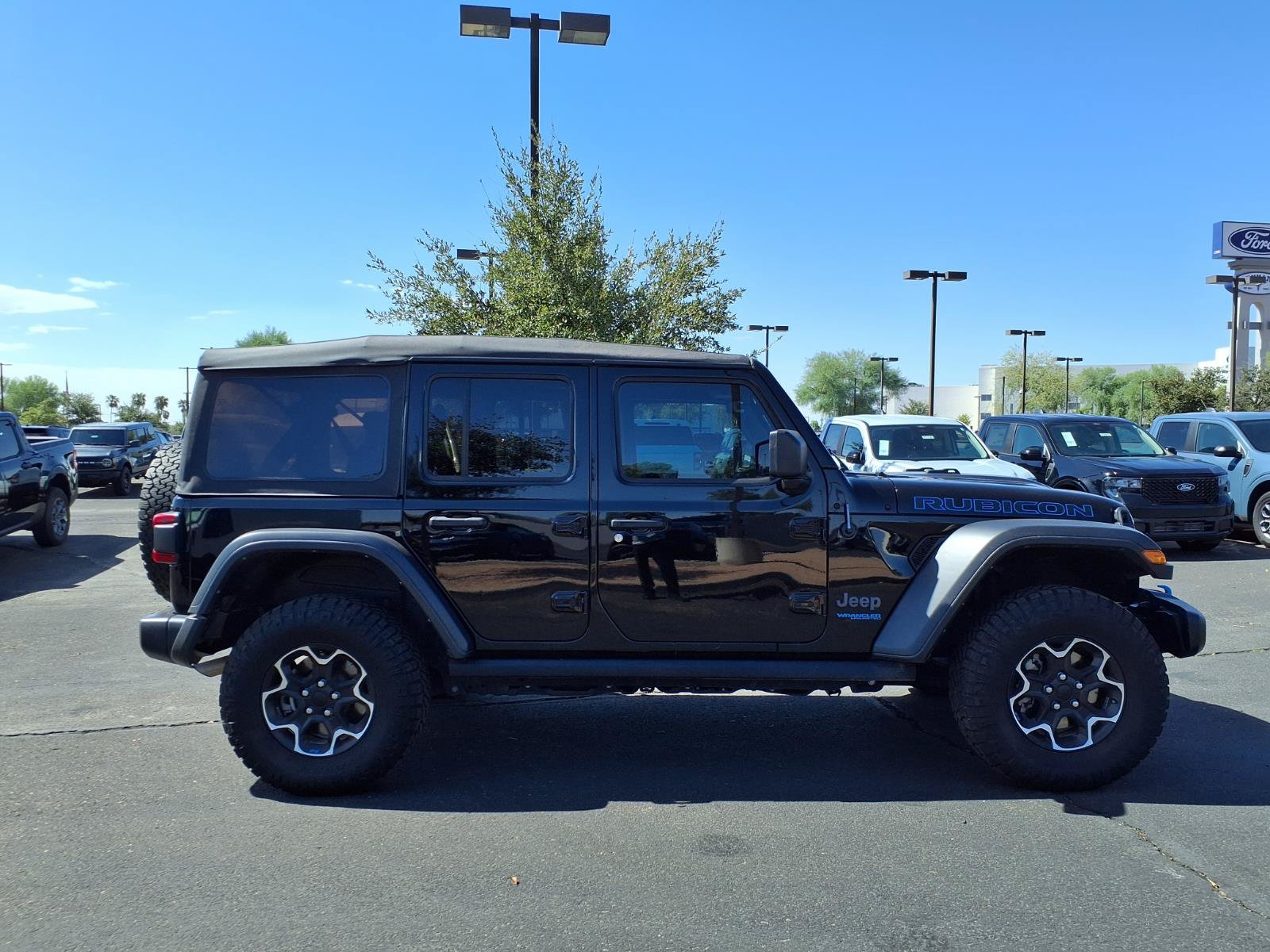 Used 2022 Jeep Wrangler Unlimited Rubicon 4xe AWD/4WD image 7