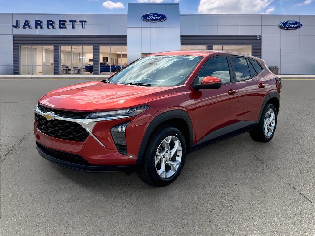 Used 2024 Chevrolet Trax LS w/ LS Convenience Package FWD image 3