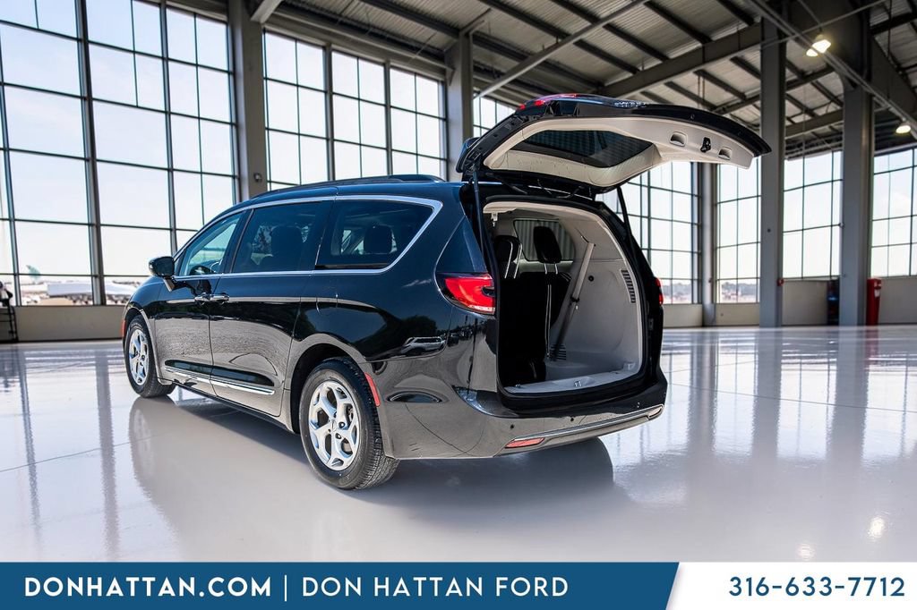 Used 2023 Chrysler Pacifica Limited FWD image 27