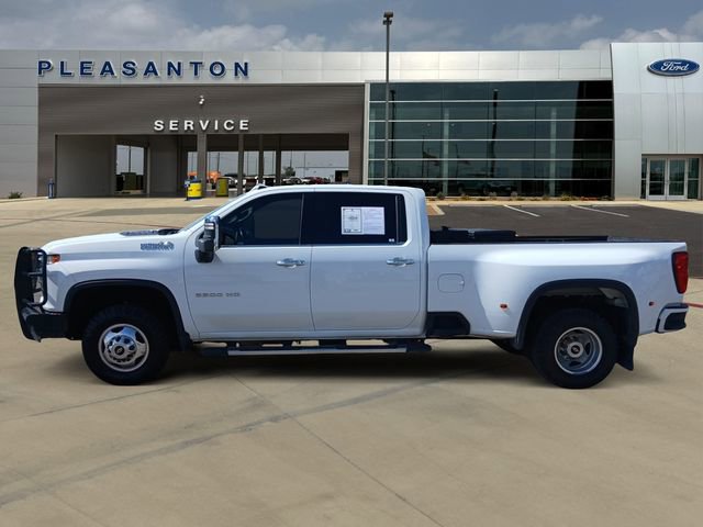 Used 2023 Chevrolet Silverado 3500 High Country w/ Technology Package AWD/4WD image 2
