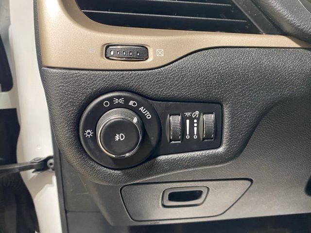 Used 2017 Jeep Cherokee Limited AWD/4WD image 34