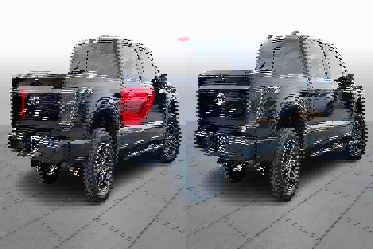 Certified 2022 Ford F150 XLT w/ Equipment Group 302A High image 3