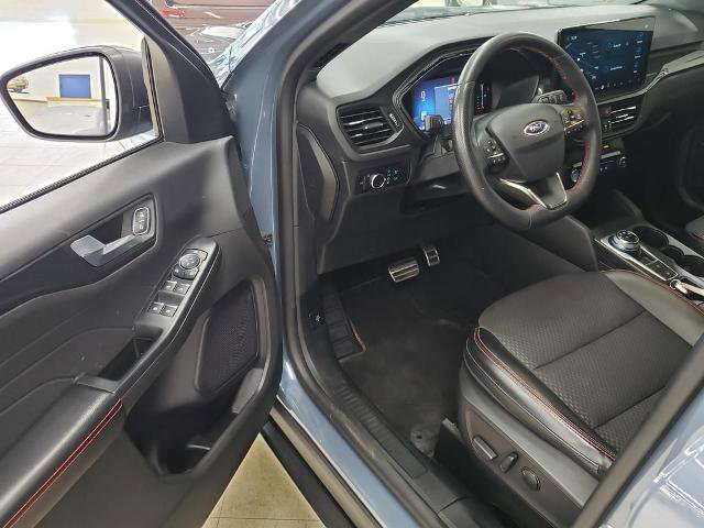 Certified 2023 Ford Escape ST-Line w/ Tech Pack #1 AWD/4WD image 9