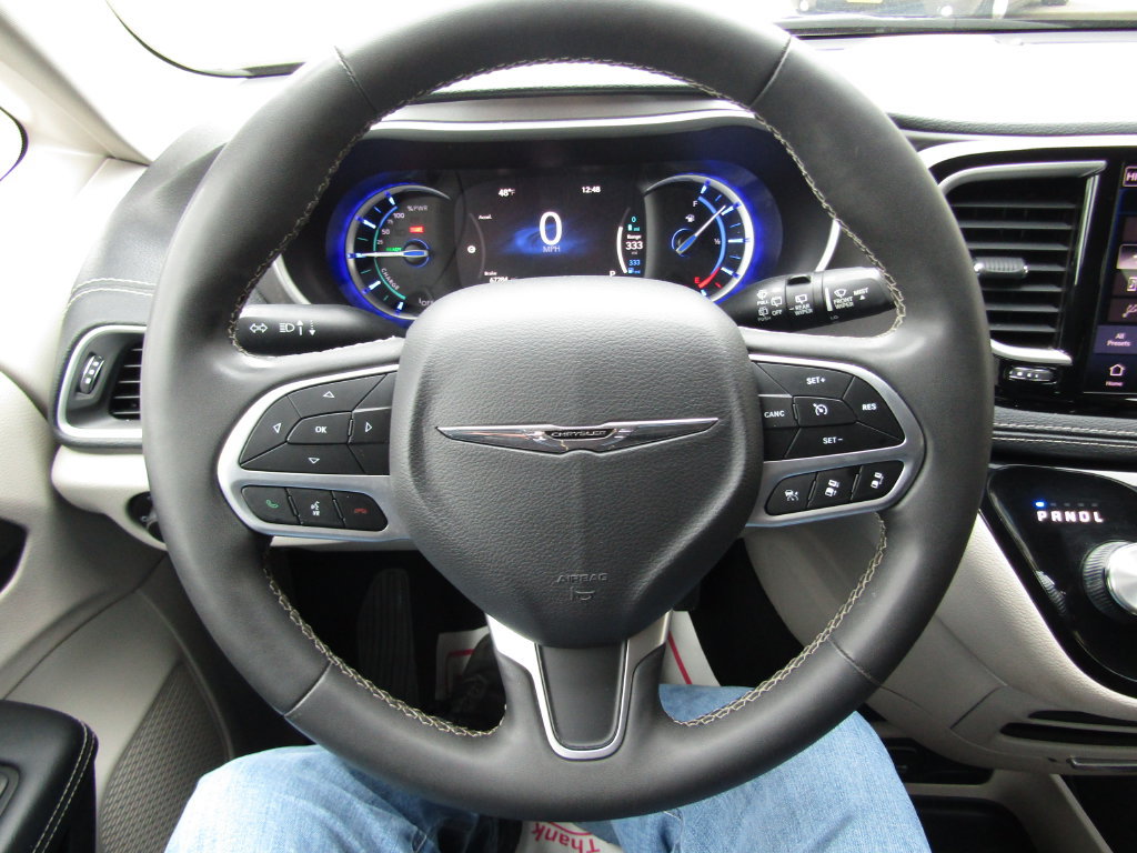 Used 2023 Chrysler Pacifica Touring-L FWD image 26