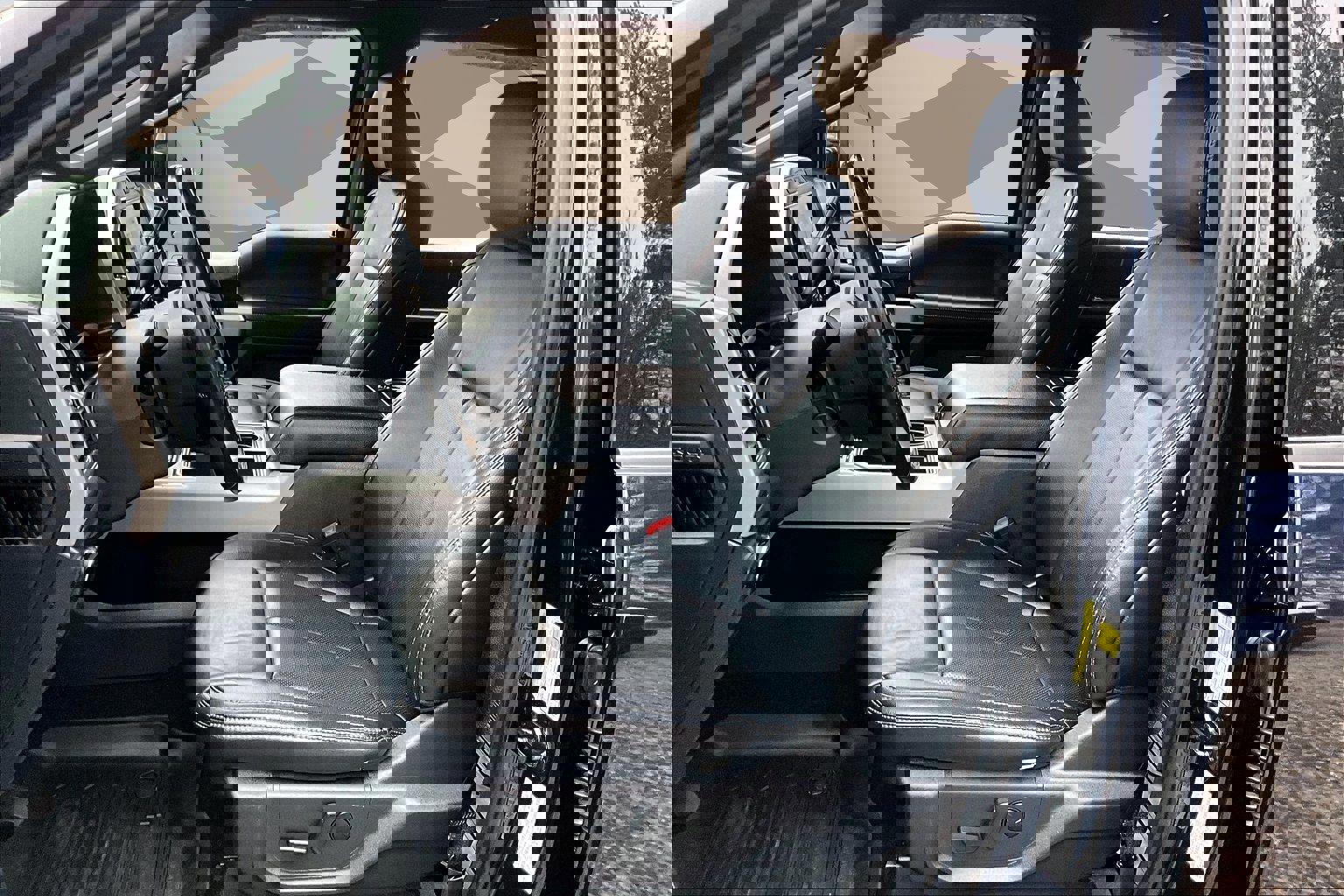 Certified 2022 Ford F350 Lariat w/ Lariat Ultimate Package image 25