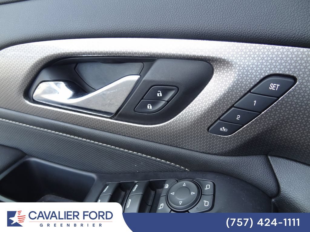 Used 2023 Chevrolet Traverse Premier w/ Redline Edition AWD/4WD image 19