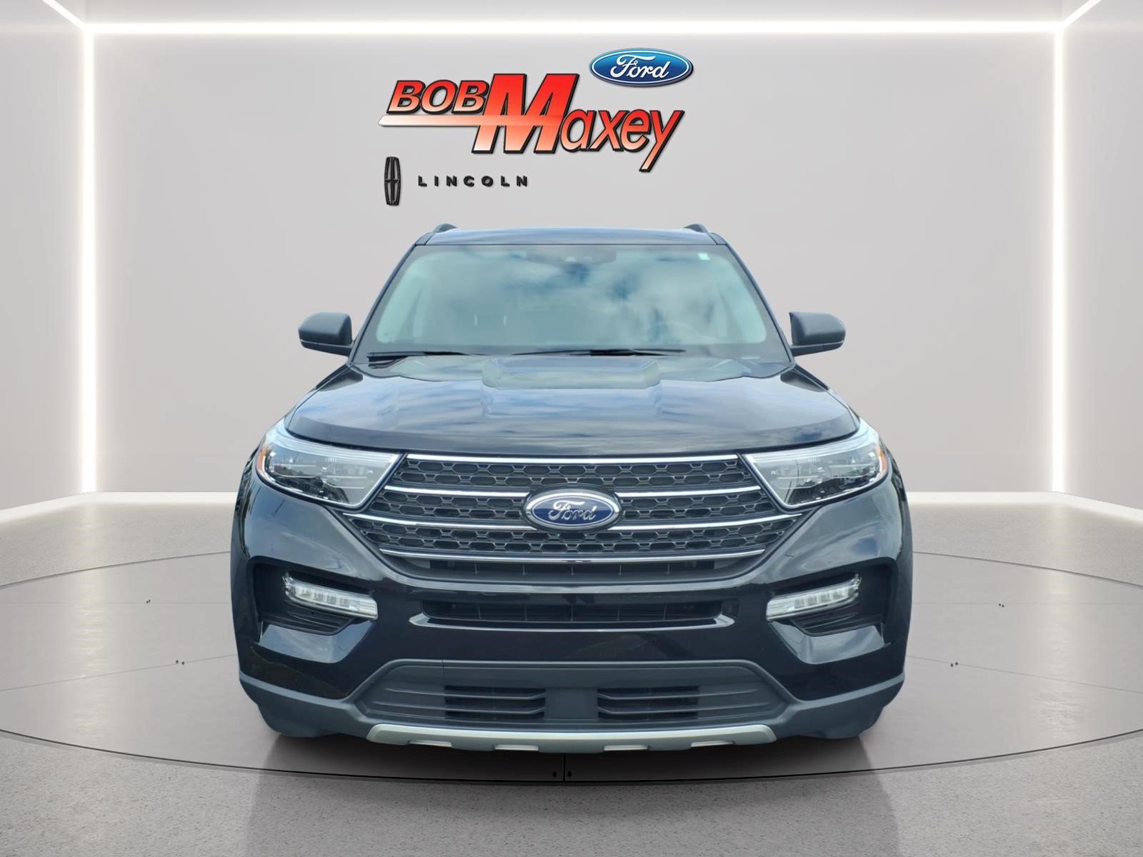 Certified 2024 Ford Explorer XLT w/ Equipment Group 202A AWD/4WD image 2